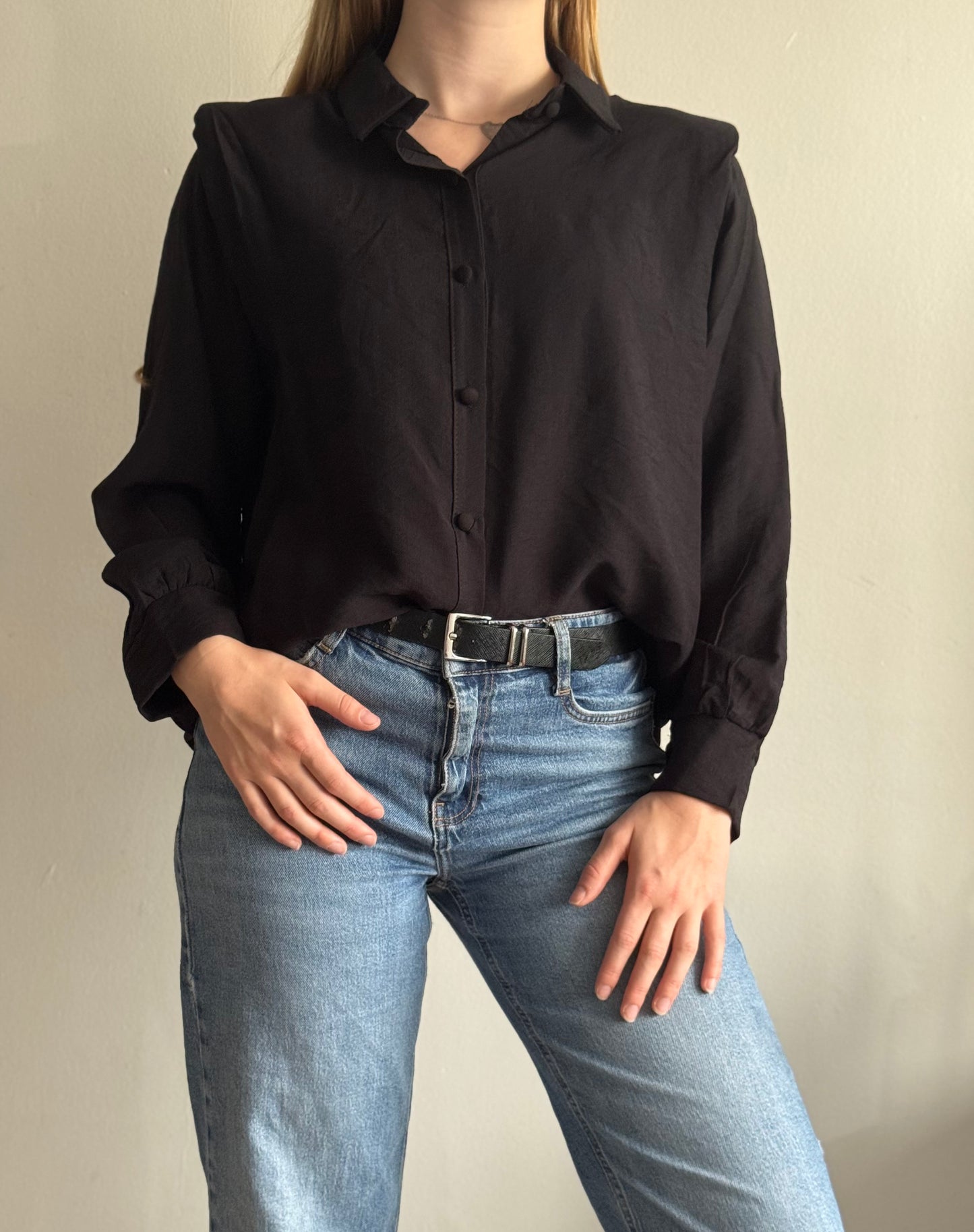 Chemise à boutons épaules structurées Nina